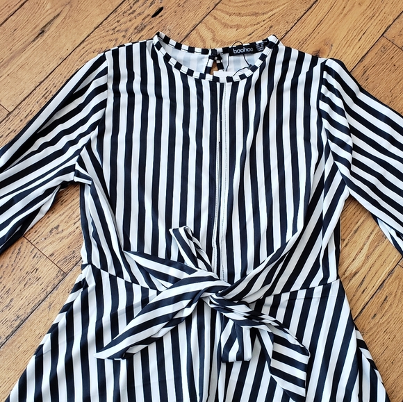 NWOT. Tie Front Key hole skater dress - Picture 6 of 8